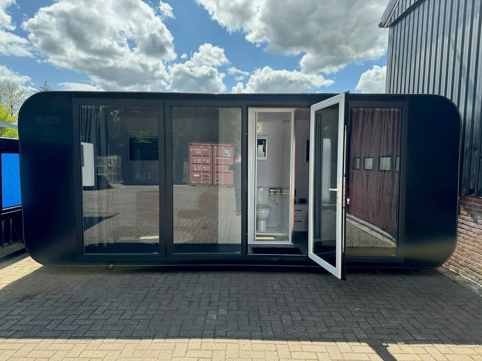 Tinyhouse, containers, opslagtenten, cross voertuigen en gereedschappen