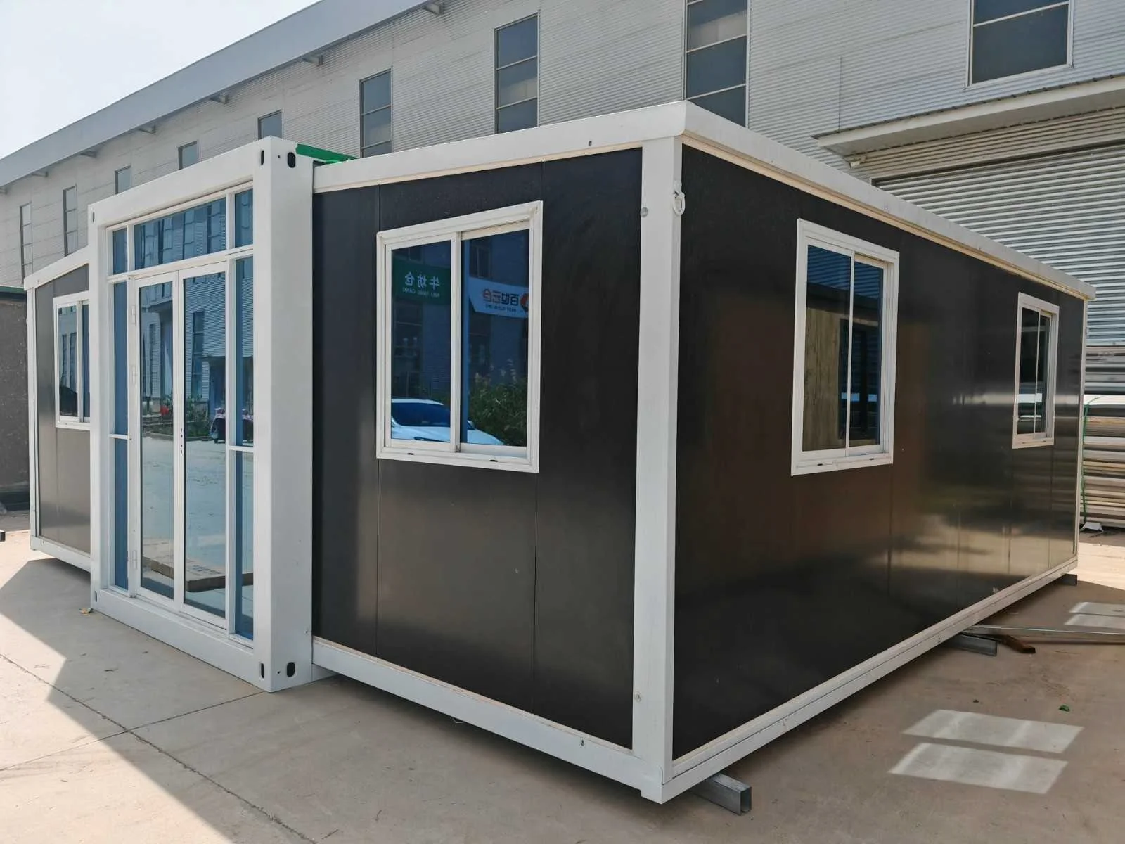 Tinyhouse, containers, opslagtenten, cross voertuigen en gereedschappen