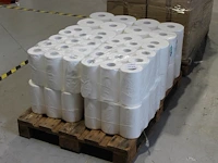 Tissuerollen in 2 uitvoeringen op pallet. 48 kleine en 24 grote rollen. - afbeelding 1 van  2