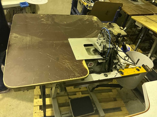 Titan dk 2500a industriële naaimachine - afbeelding 3 van  9