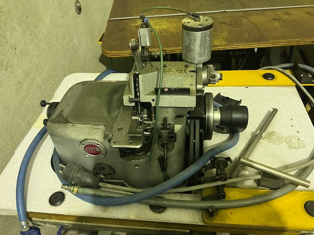 Titan dk 2500a industriële naaimachine - afbeelding 4 van  9