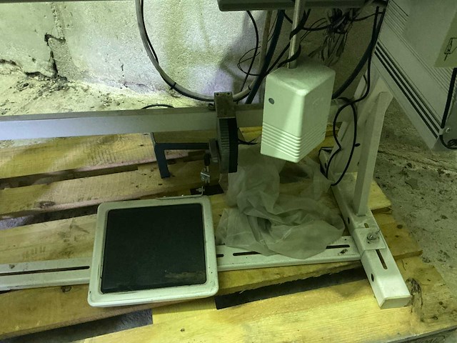 Titan dk 2500a industriële naaimachine - afbeelding 4 van  4