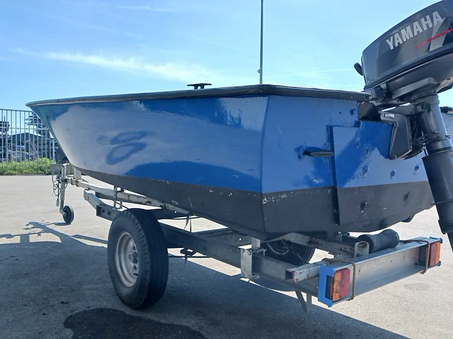 Toer boot met buitenboordmotor en trailer - afbeelding 3 van  36