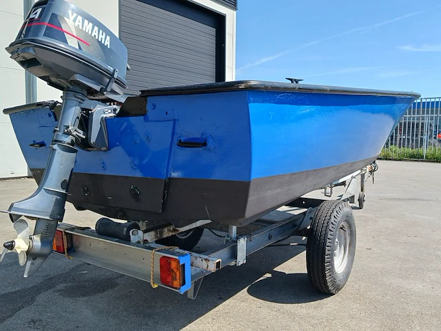 Toer boot met buitenboordmotor en trailer - afbeelding 4 van  36