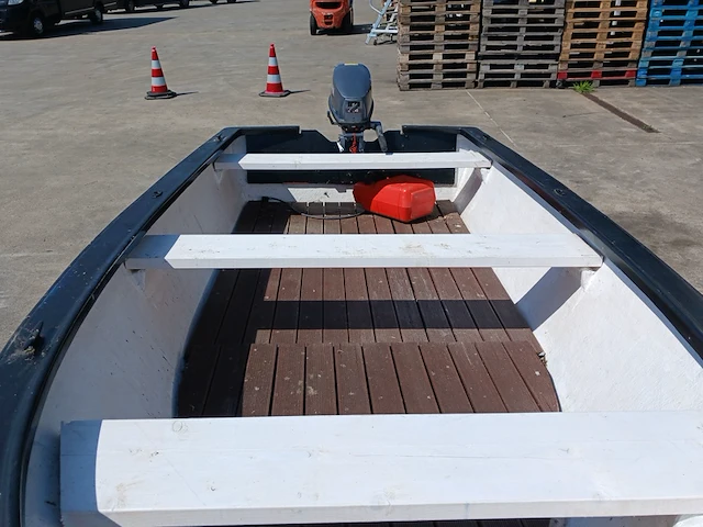 Toer boot met buitenboordmotor en trailer - afbeelding 6 van  36
