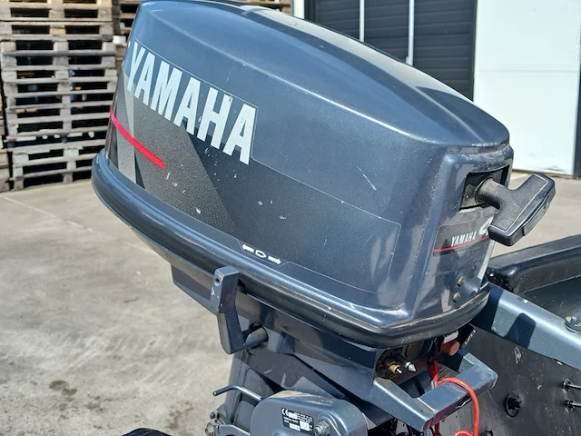 Toer boot met buitenboordmotor en trailer - afbeelding 14 van  36