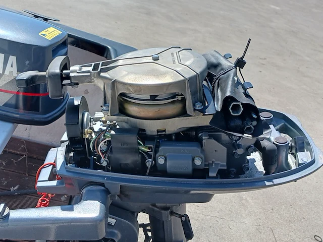 Toer boot met buitenboordmotor en trailer - afbeelding 17 van  36
