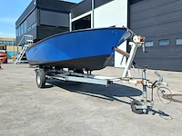 Toer boot met buitenboordmotor en trailer - afbeelding 20 van  36