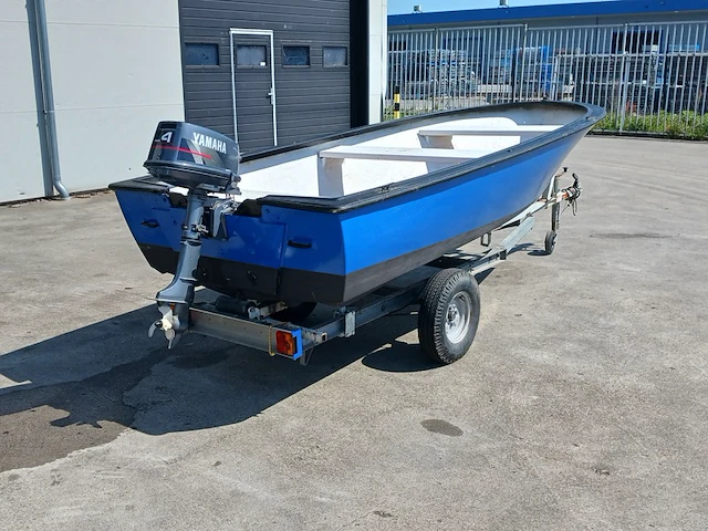 Toer boot met buitenboordmotor en trailer - afbeelding 23 van  36