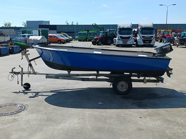 Toer boot met buitenboordmotor en trailer - afbeelding 33 van  36
