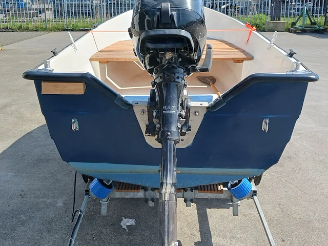 Toer boot met buitenboordmotor en trailer - afbeelding 6 van  47