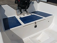 Toer boot met buitenboordmotor en trailer - afbeelding 13 van  47