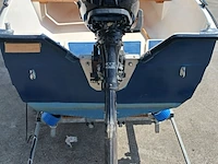 Toer boot met buitenboordmotor en trailer - afbeelding 18 van  47