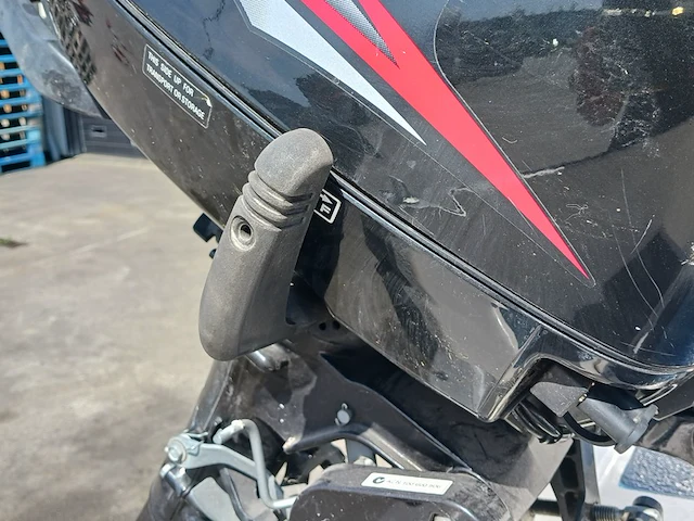 Toer boot met buitenboordmotor en trailer - afbeelding 21 van  47