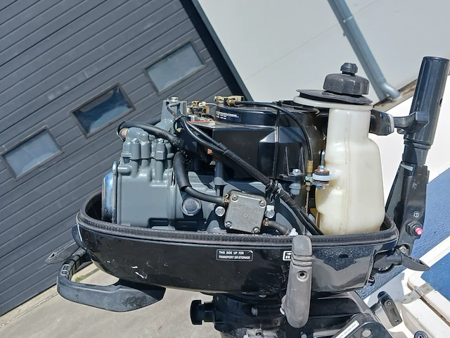 Toer boot met buitenboordmotor en trailer - afbeelding 25 van  47