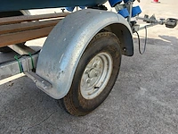 Toer boot met buitenboordmotor en trailer - afbeelding 37 van  47
