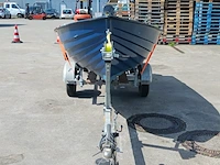 Toer boot met buitenboordmotor en trailer - afbeelding 46 van  47