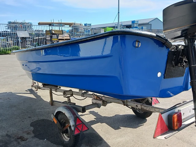 Toer boot met buitenboordmotor en trailer - afbeelding 5 van  41
