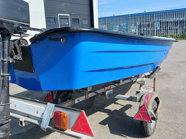 Toer boot met buitenboordmotor en trailer - afbeelding 6 van  41