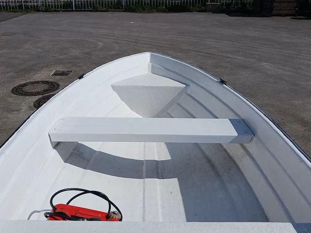 Toer boot met buitenboordmotor en trailer - afbeelding 7 van  41