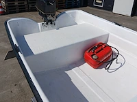 Toer boot met buitenboordmotor en trailer - afbeelding 11 van  41