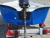 Toer boot met buitenboordmotor en trailer - afbeelding 14 van  41