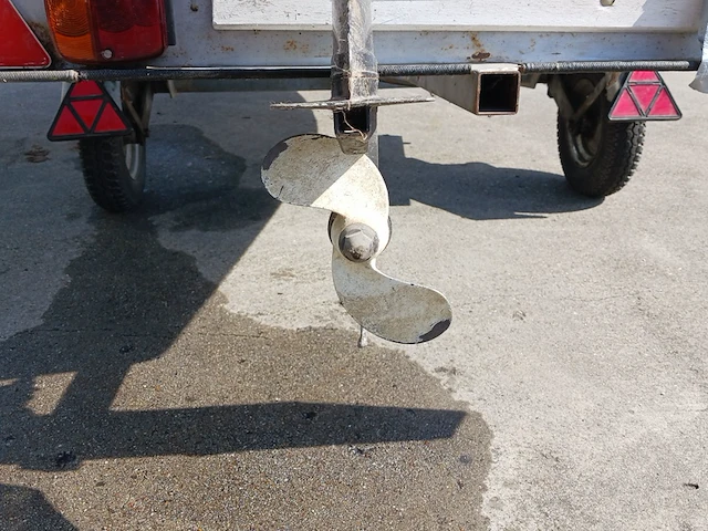Toer boot met buitenboordmotor en trailer - afbeelding 15 van  41