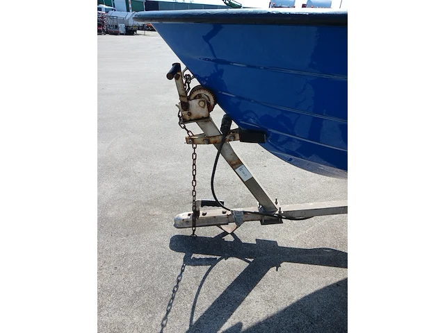 Toer boot met buitenboordmotor en trailer - afbeelding 27 van  41