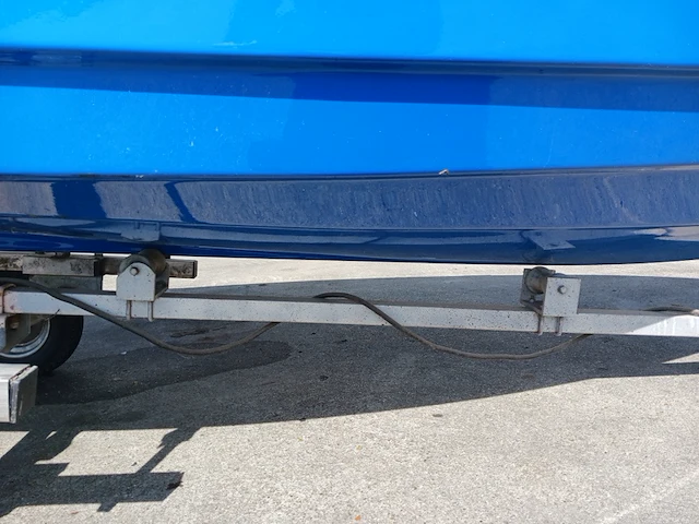 Toer boot met buitenboordmotor en trailer - afbeelding 31 van  41