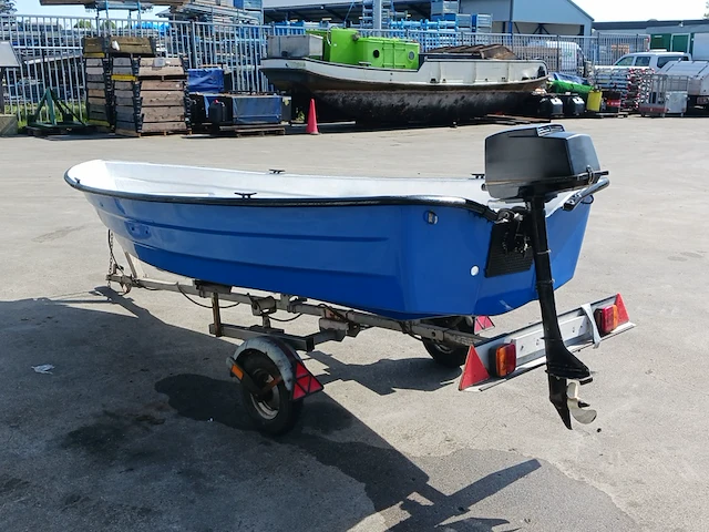 Toer boot met buitenboordmotor en trailer - afbeelding 37 van  41