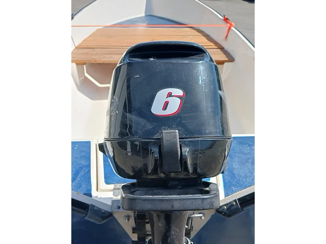Toer boot met buitenboordmotor en trailer - afbeelding 17 van  47