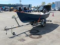 Toer boot met buitenboordmotor en trailer - afbeelding 45 van  47