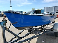 Toer boot met elektrische buitenboordmotor en trailer - afbeelding 5 van  44