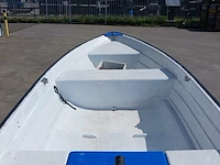 Toer boot met elektrische buitenboordmotor en trailer - afbeelding 7 van  44
