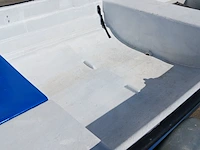 Toer boot met elektrische buitenboordmotor en trailer - afbeelding 11 van  44