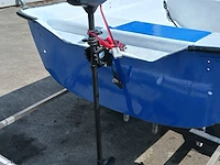 Toer boot met elektrische buitenboordmotor en trailer - afbeelding 17 van  44