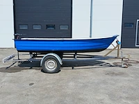 Toer boot met elektrische buitenboordmotor en trailer - afbeelding 12 van  44