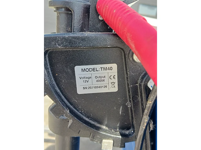 Toer boot met elektrische buitenboordmotor en trailer - afbeelding 24 van  44