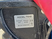 Toer boot met elektrische buitenboordmotor en trailer - afbeelding 24 van  44