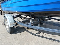 Toer boot met elektrische buitenboordmotor en trailer - afbeelding 39 van  44