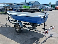 Toer boot met elektrische buitenboordmotor en trailer - afbeelding 40 van  44