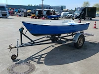 Toer boot met elektrische buitenboordmotor en trailer - afbeelding 42 van  44