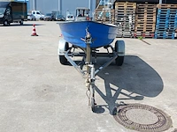Toer boot met elektrische buitenboordmotor en trailer - afbeelding 43 van  44