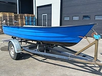 Toer boot met elektrische buitenboordmotor en trailer - afbeelding 44 van  44