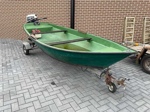 Toerboot met 4 takt buitenboordmotor en trailer - afbeelding 6 van  12