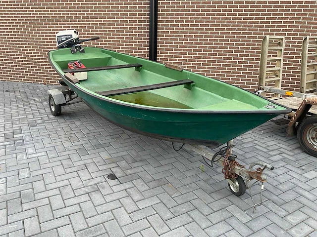 Toerboot met 4 takt buitenboordmotor en trailer - afbeelding 6 van  12
