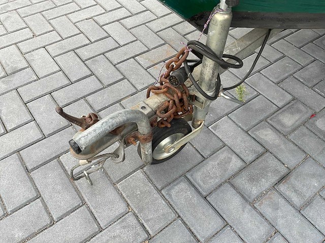 Toerboot met 4 takt buitenboordmotor en trailer - afbeelding 4 van  12