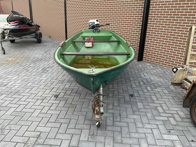 Toerboot met 4 takt buitenboordmotor en trailer - afbeelding 5 van  12