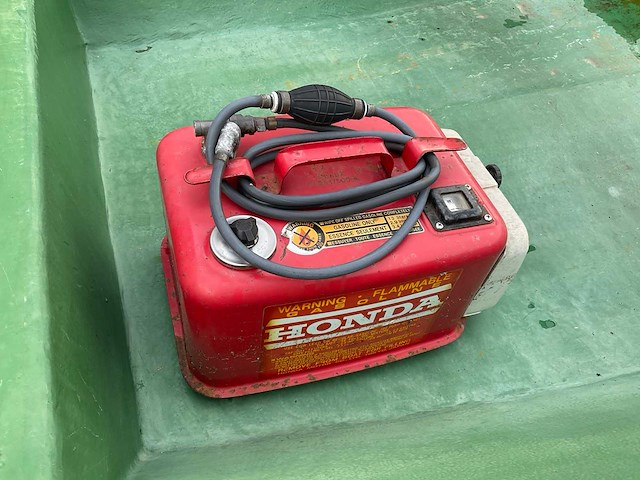 Toerboot met 4 takt buitenboordmotor en trailer - afbeelding 11 van  12