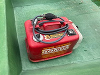 Toerboot met 4 takt buitenboordmotor en trailer - afbeelding 11 van  12